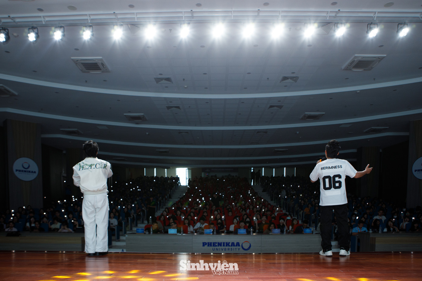 Là những gương mặt đồng hành quen thuộc cùng chuỗi chương trình "Trường học hay Trường đời" (do Báo Tiền Phong và Hệ thống Đào tạo Arena Multimedia phối hợp tổ chức), hai nam ca sĩ sẽ tiếp tục sứ mệnh lan tỏa năng lượng tích cực đến nhiều trường đại học hơn nữa trong thời gian tới.