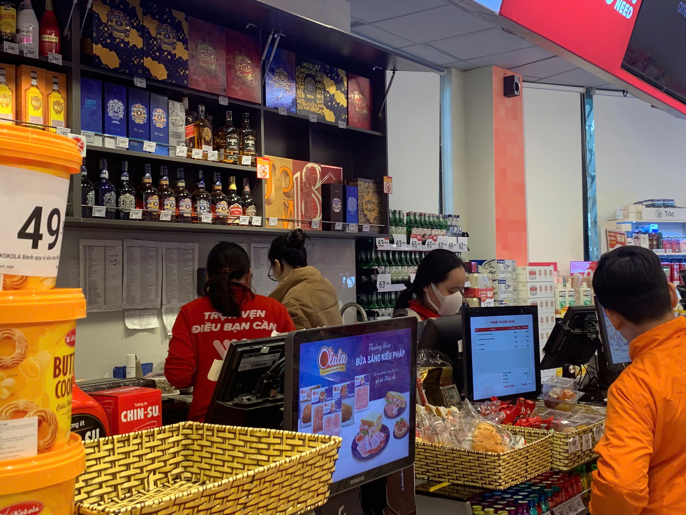 Cuối tuần là khoảng thời gian thích hợp để nhiều bạn trẻ đi làm thêm. (Ảnh: Thùy Trang Vũ) Cuối tuần là khoảng thời gian thích hợp để nhiều bạn trẻ đi làm thêm. (Ảnh: Thùy Trang Vũ)