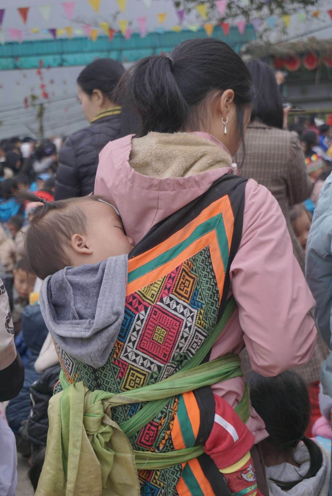 Cuộc sống khó khăn của trẻ em tại xã Huồi Tụ - Điểm đến của chương trình Đông Ấm 2024. (Ảnh BTC)