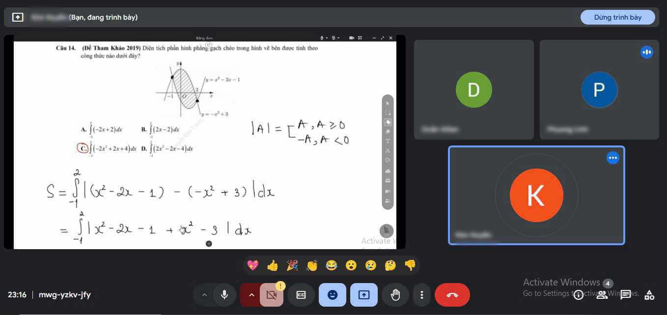 Một lớp học ôn thi đại học trực tuyến do gia sư giảng dạy. (NVCC) Một lớp học ôn thi đại học trực tuyến do gia sư giảng dạy. (NVCC)