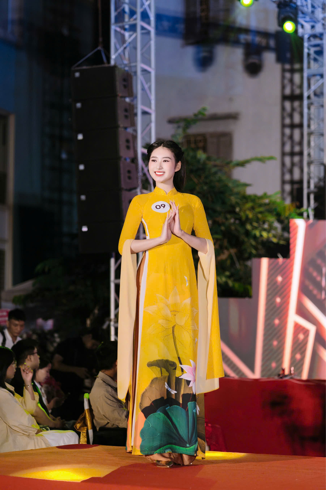 Nhân dịp năm mới Ất Tỵ 2025, Trâm Anh gửi gắm hy vọng rằng các bạn sinh viên sẽ luôn mạnh dạn khám phá và chinh phục những mục tiêu mới trong cuộc sống. Nhân dịp năm mới Ất Tỵ 2025, Trâm Anh gửi gắm hy vọng rằng các bạn sinh viên sẽ luôn mạnh dạn khám phá và chinh phục những mục tiêu mới trong cuộc sống.