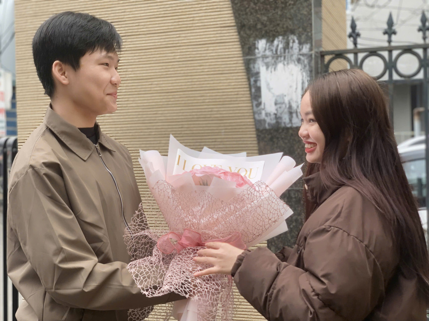 Đức Lương cho rằng tự tay làm những món quà là cách chân thành nhất để gửi tặng đến người nhận.