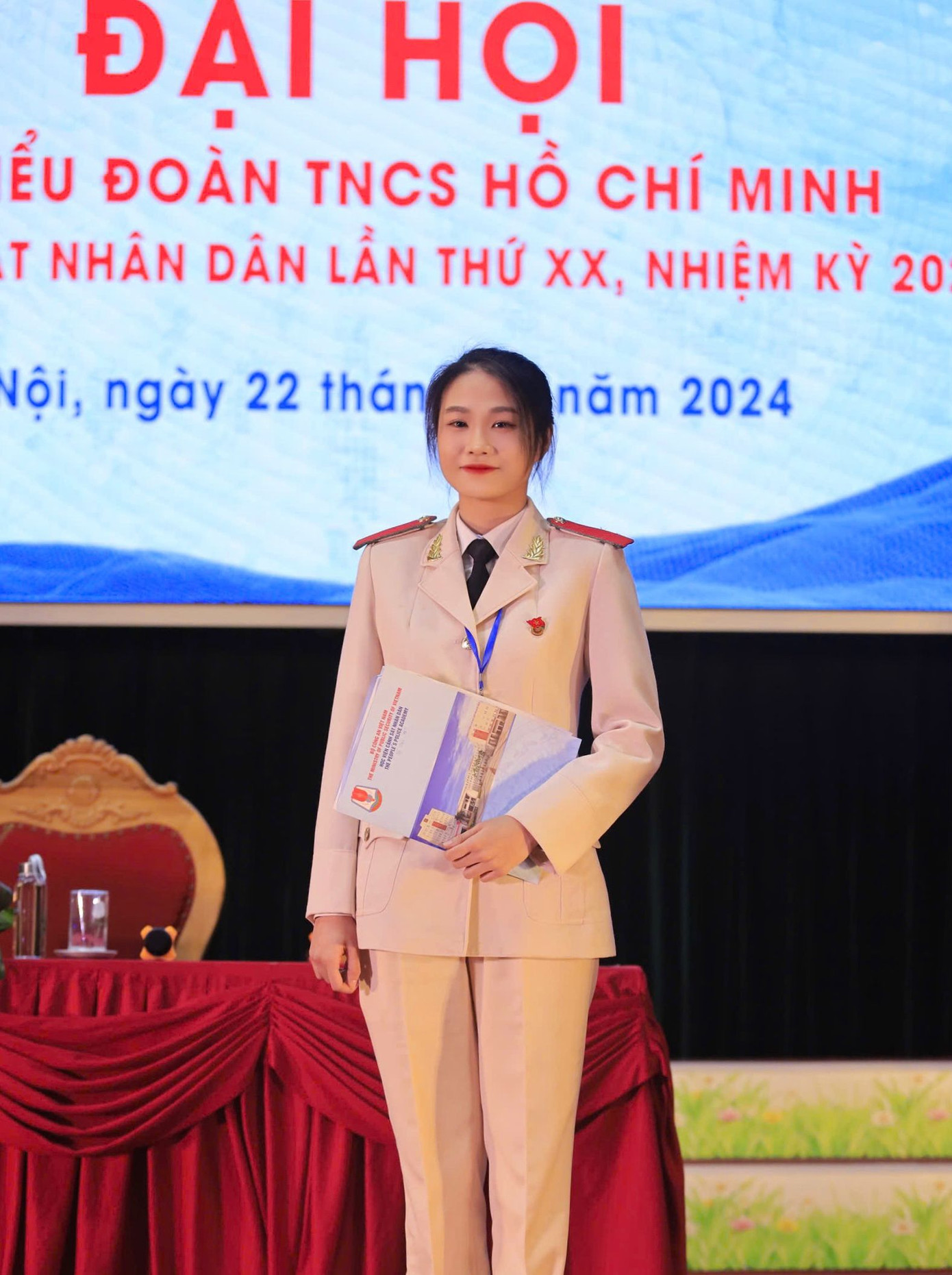 Với cương vị Phó Bí thư Liên chi đoàn khóa D47, Hà đã khẳng định bản thân là một thủ lĩnh năng động, sáng tạo và giàu ý chí, có đóng góp lớn vào sự phát triển của phong trào thi đua học tốt và sinh hoạt sinh viên. Với cương vị Phó Bí thư Liên chi đoàn khóa D47, Hà đã khẳng định bản thân là một thủ lĩnh năng động, sáng tạo và giàu ý chí, có đóng góp lớn vào sự phát triển của phong trào thi đua học tốt và sinh hoạt sinh viên.