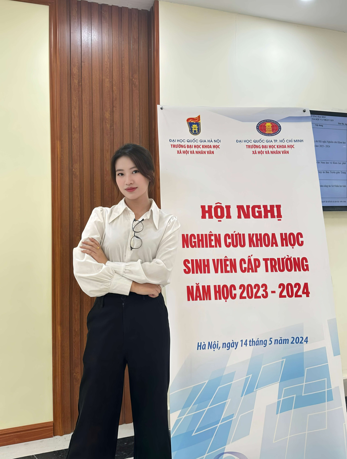 Phương Anh tham gia cuộc thi Nghiên cứu Khoa học Sinh viên cấp Trường.