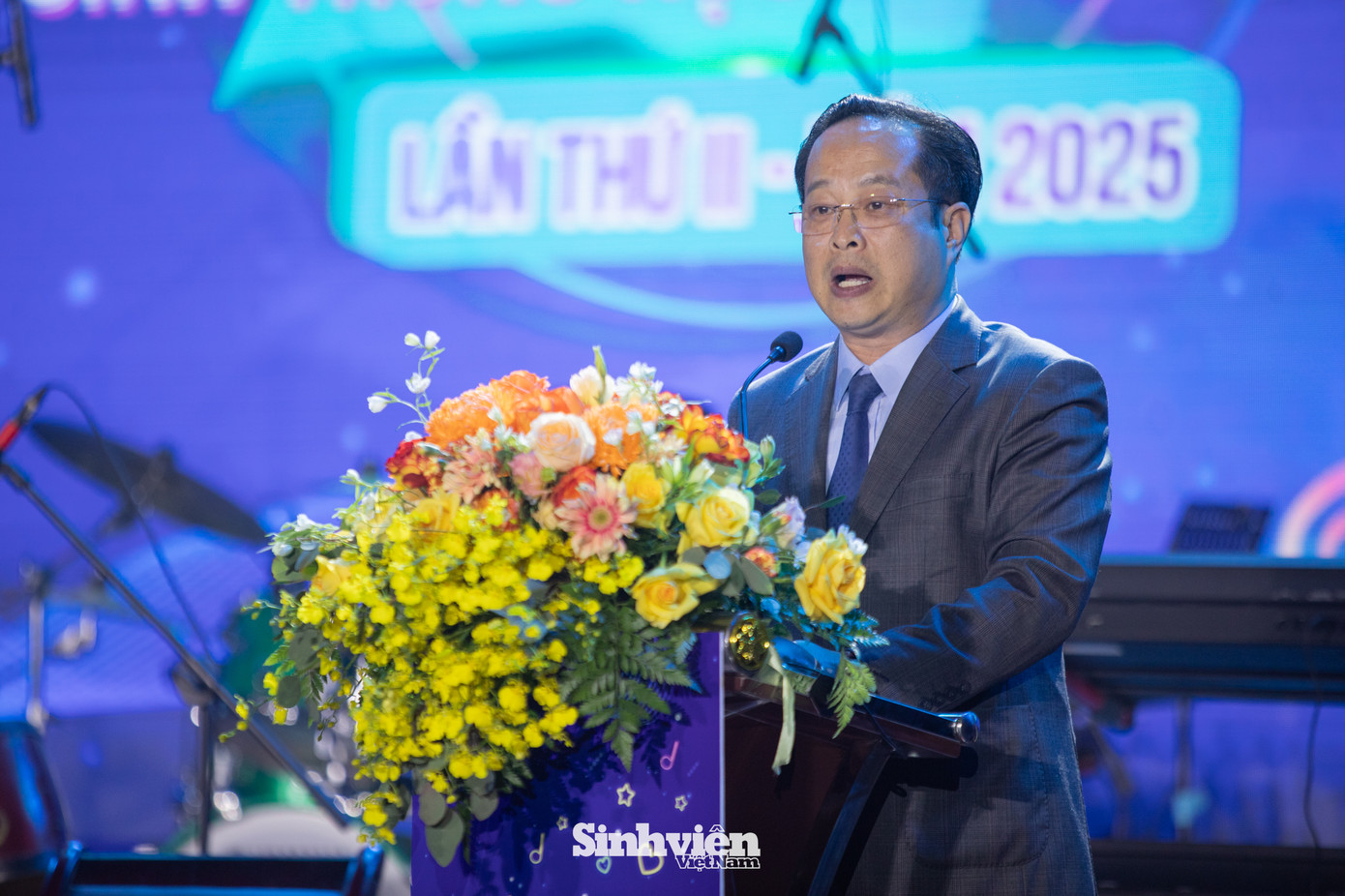 Phát biểu khai mạc chương trình, ông Trần Thế Cương, Giám đốc Sở GD&ĐT Hà Nội, khẳng định: Liên hoan các ban, nhóm nhạc học sinh THPT Hà Nội không chỉ là sân chơi âm nhạc sôi động, mà còn là cơ hội quý giá để các em học sinh bộc lộ tài năng, khơi nguồn sáng tạo và giao lưu, học hỏi lẫn nhau. Sự kiện này là minh chứng cho sự quan tâm của ngành giáo dục trong việc xây dựng môi trường phát triển toàn diện cho học sinh.