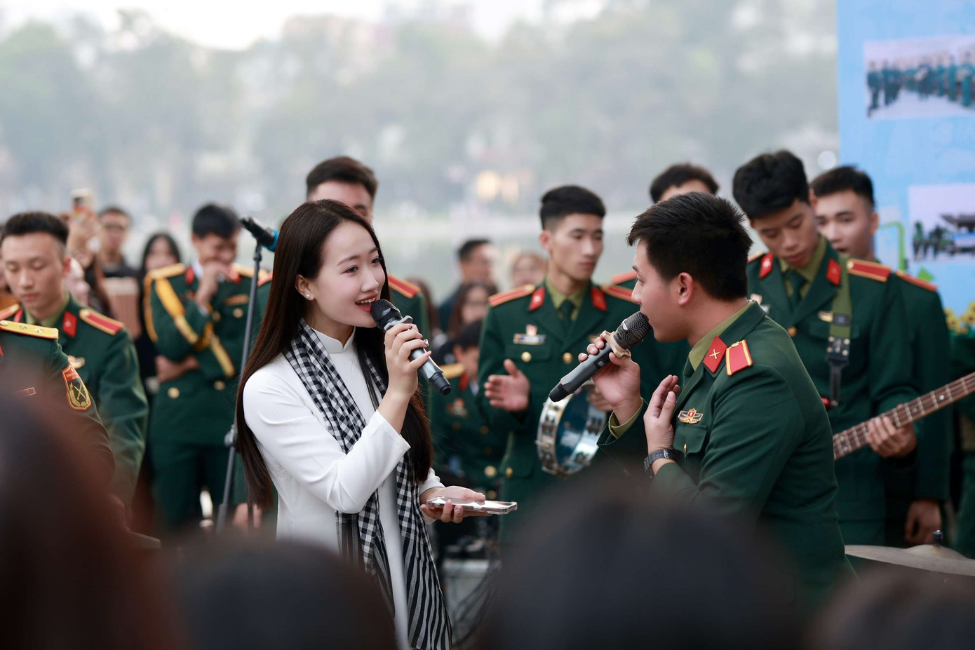 Tuổi trẻ không chỉ là thời gian để học tập và phát triển bản thân mà còn là cơ hội để cống hiến, xây dựng một xã hội tốt đẹp hơn.