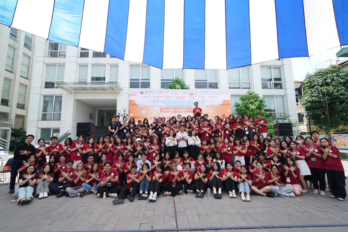 Phương Thùy góp mặt trong những sự kiện lớn của Học viện.