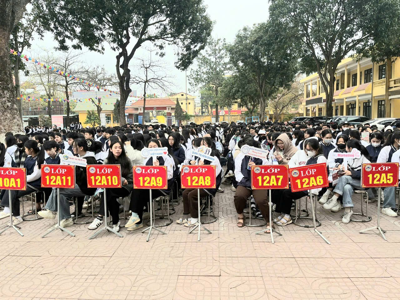 Học sinh đang thảo luận, thực hành về nội dung chuyên đề. Ảnh: Hoài An