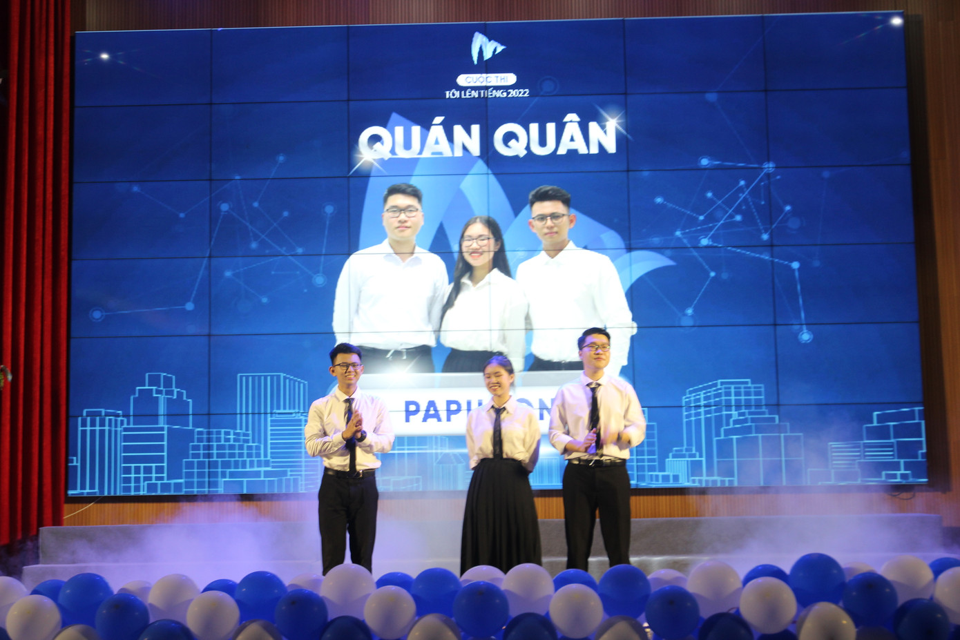 Dương Lê Trung (bên trái) đã xuất sắc giành ngôi vị Quán quân cuộc thi hùng biện “ Tôi Lên Tiếng 2022”. Dương Lê Trung (bên trái) đã xuất sắc giành ngôi vị Quán quân cuộc thi hùng biện “ Tôi Lên Tiếng 2022”.