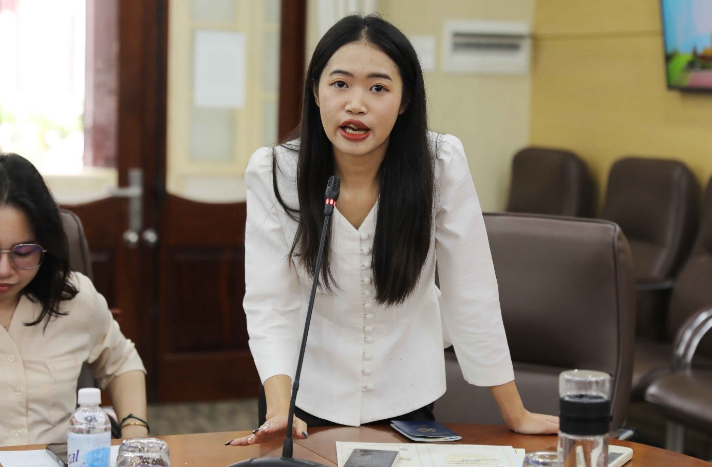 Cô gái Lào truyền cảm hứng bằng tinh thần vượt khó, ý chí bền bỉ và khát vọng vươn lên không ngừng. Cô gái Lào truyền cảm hứng bằng tinh thần vượt khó, ý chí bền bỉ và khát vọng vươn lên không ngừng.