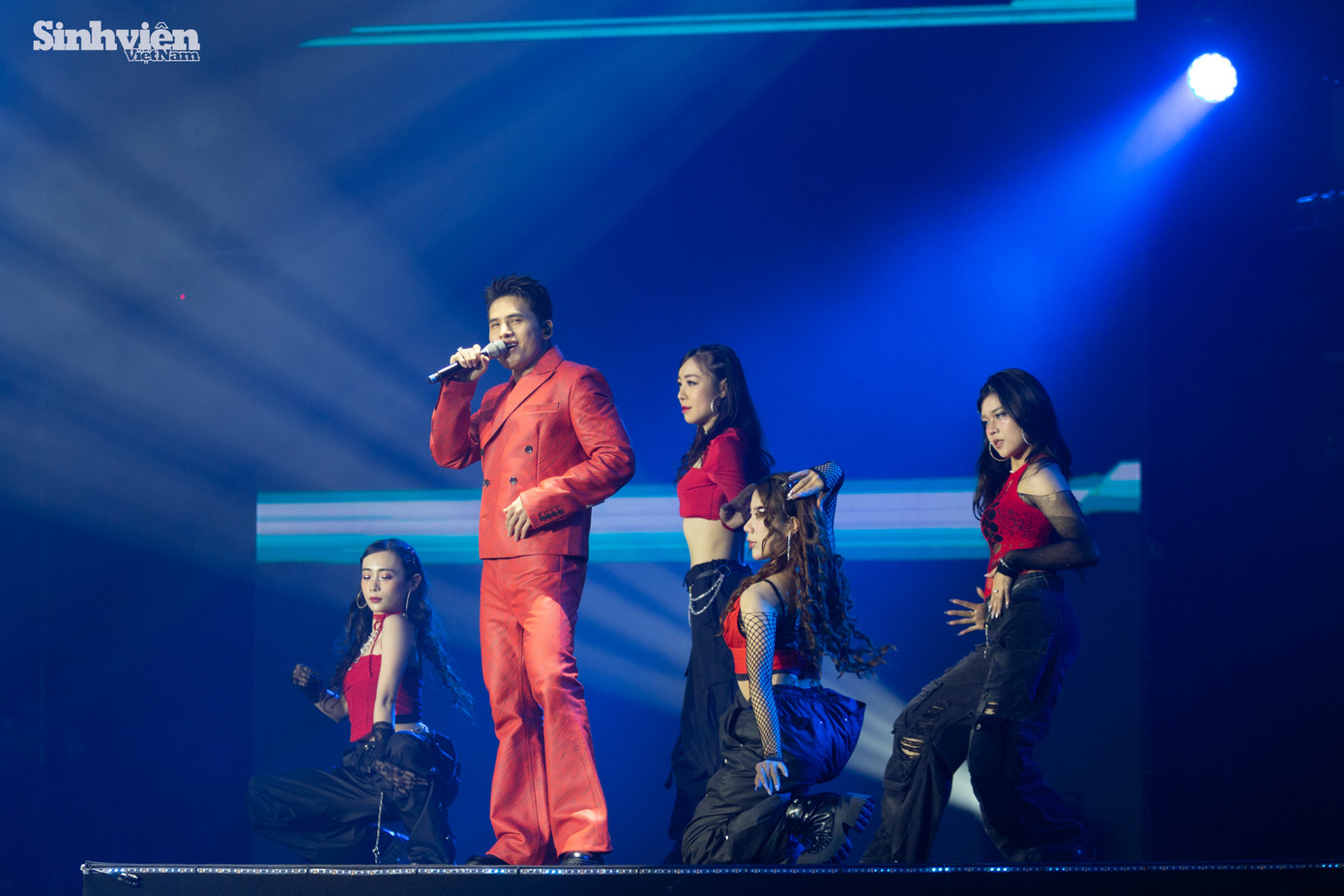 Màn trình diễn mãn nhãn, mãn nhĩ của Quốc Thiên.