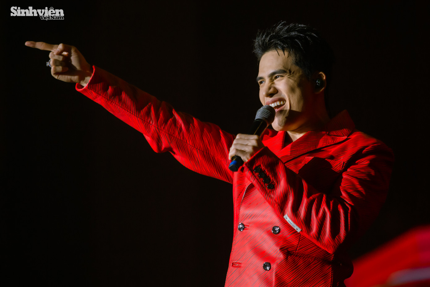 Màn trình diễn mãn nhãn, mãn nhĩ của Quốc Thiên.