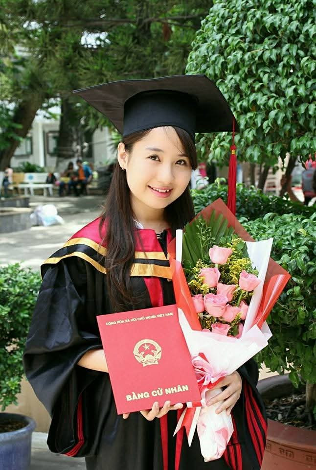 Phạm Nguyễn Phương Thảo là thủ khoa đầu vào chuyên ngành Sư phạm Âm nhạc Đại học Sài Gòn năm 2009 với hai điểm 10 tròn. Phạm Nguyễn Phương Thảo là thủ khoa đầu vào chuyên ngành Sư phạm Âm nhạc Đại học Sài Gòn năm 2009 với hai điểm 10 tròn.