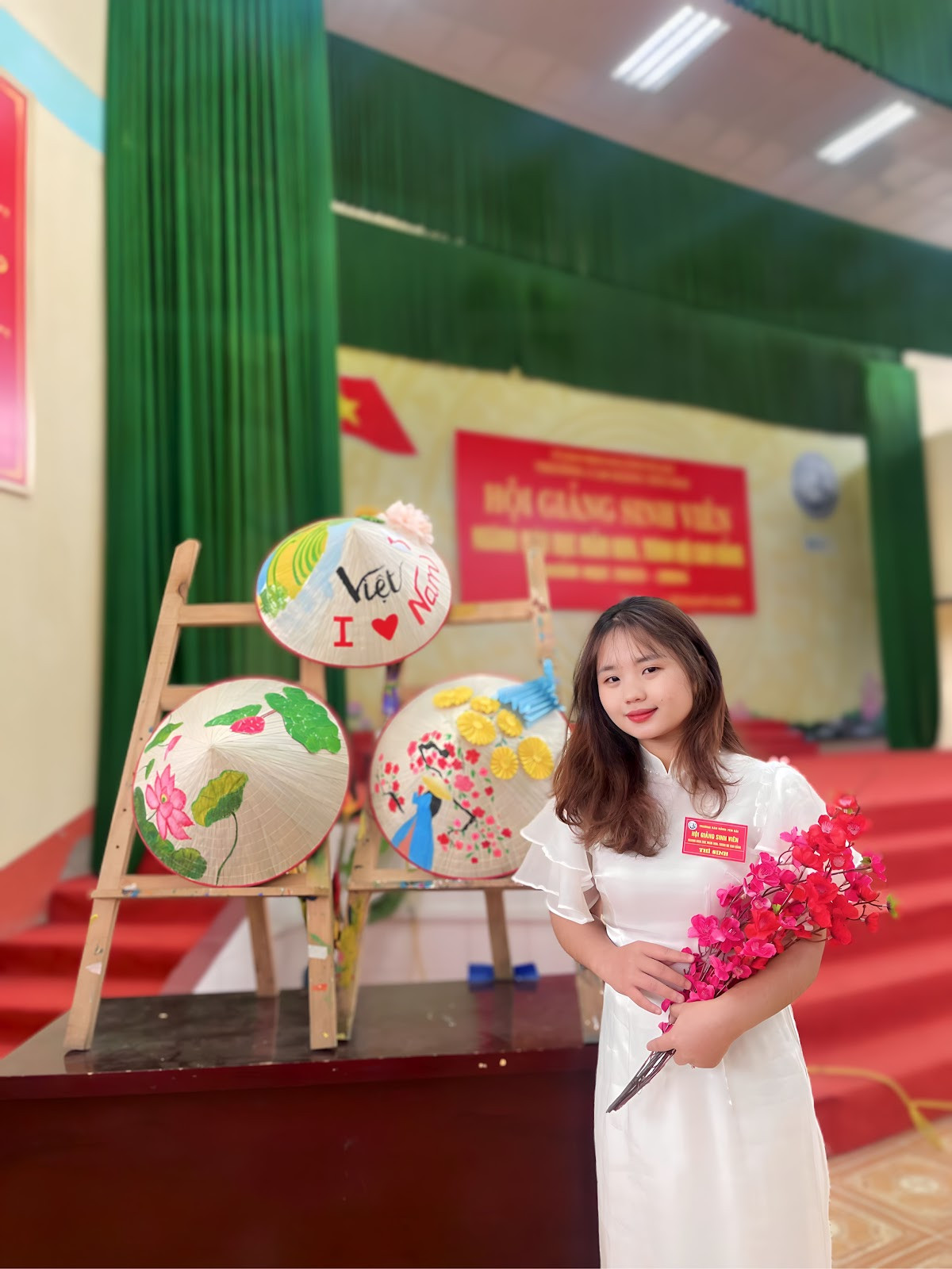 Thanh Huyền ghi dấu thành tích khi đạt giải Nhì trong Hội giảng sinh viên.