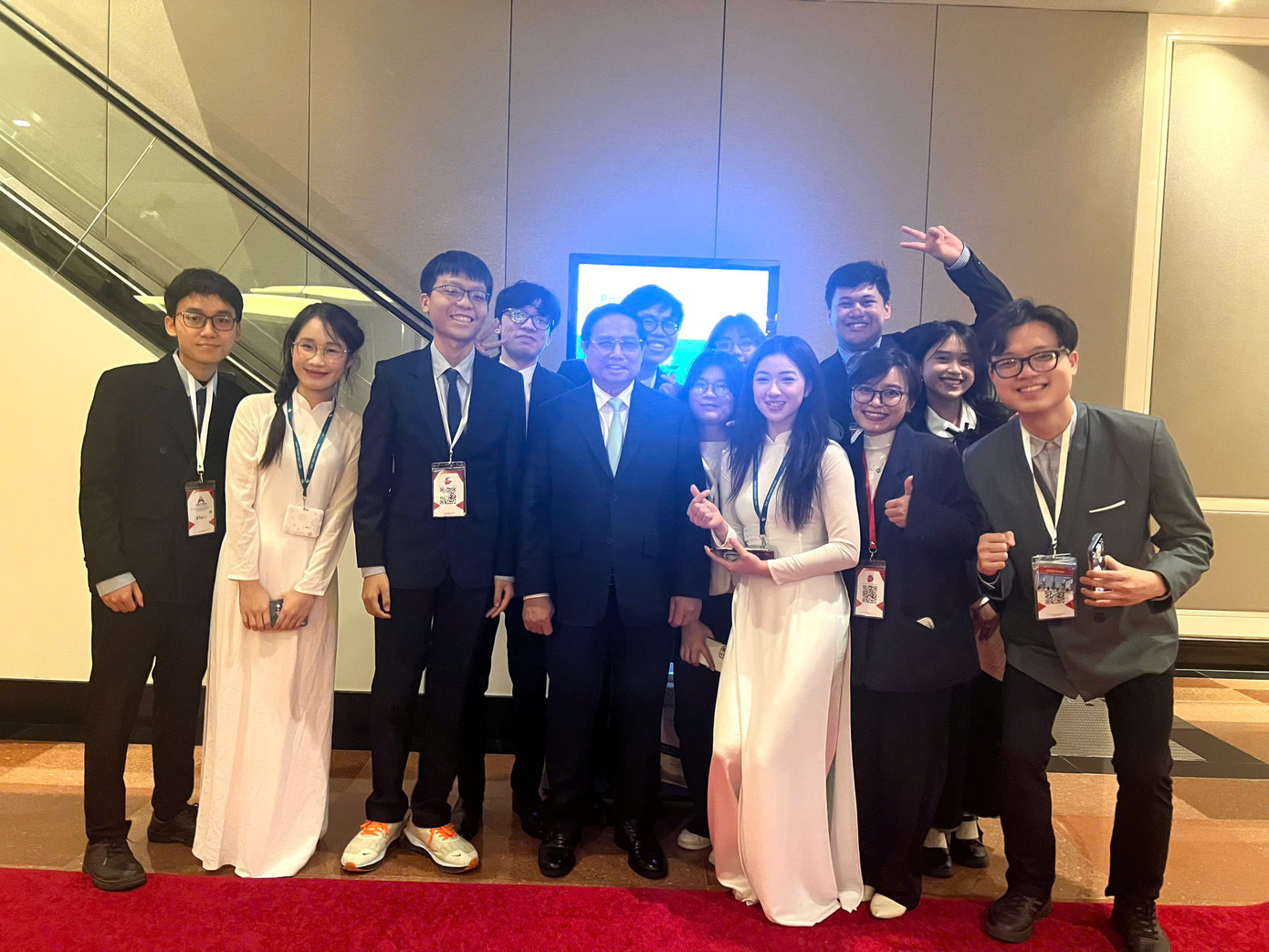 TNV chụp ảnh cùng Thủ tướng Chính phủ Phạm Minh Chính. TNV chụp ảnh cùng Thủ tướng Chính phủ Phạm Minh Chính.