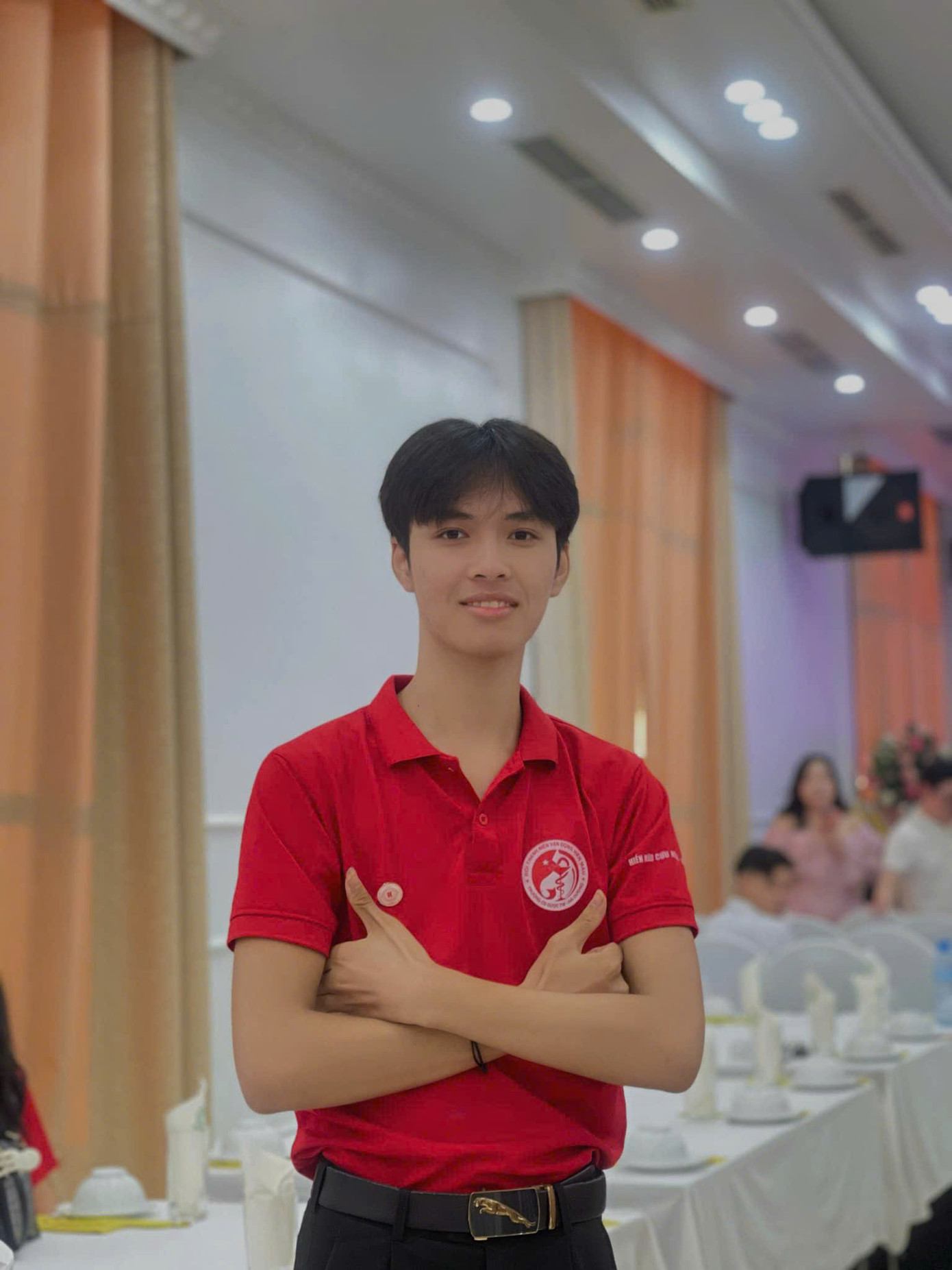 Câu lạc bộ Hiến máu tình nguyện, nơi anh không chỉ học hỏi mà còn truyền động lực cho các bạn trẻ cùng tham gia. Câu lạc bộ Hiến máu tình nguyện, nơi anh không chỉ học hỏi mà còn truyền động lực cho các bạn trẻ cùng tham gia.