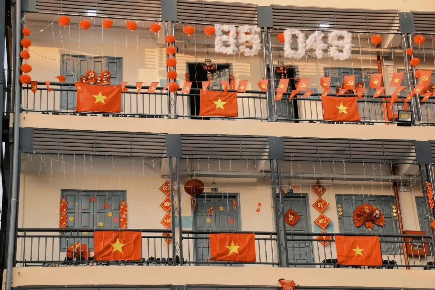 Không gian Tết ấm cúng và trang trọng tại Học viện Cảnh sát nhân dân, tôn vinh giá trị văn hóa và lòng tự hào dân tộc. (Nguồn: Phạm Huy Hoàng) Không gian Tết ấm cúng và trang trọng tại Học viện Cảnh sát nhân dân, tôn vinh giá trị văn hóa và lòng tự hào dân tộc. (Nguồn: Phạm Huy Hoàng)