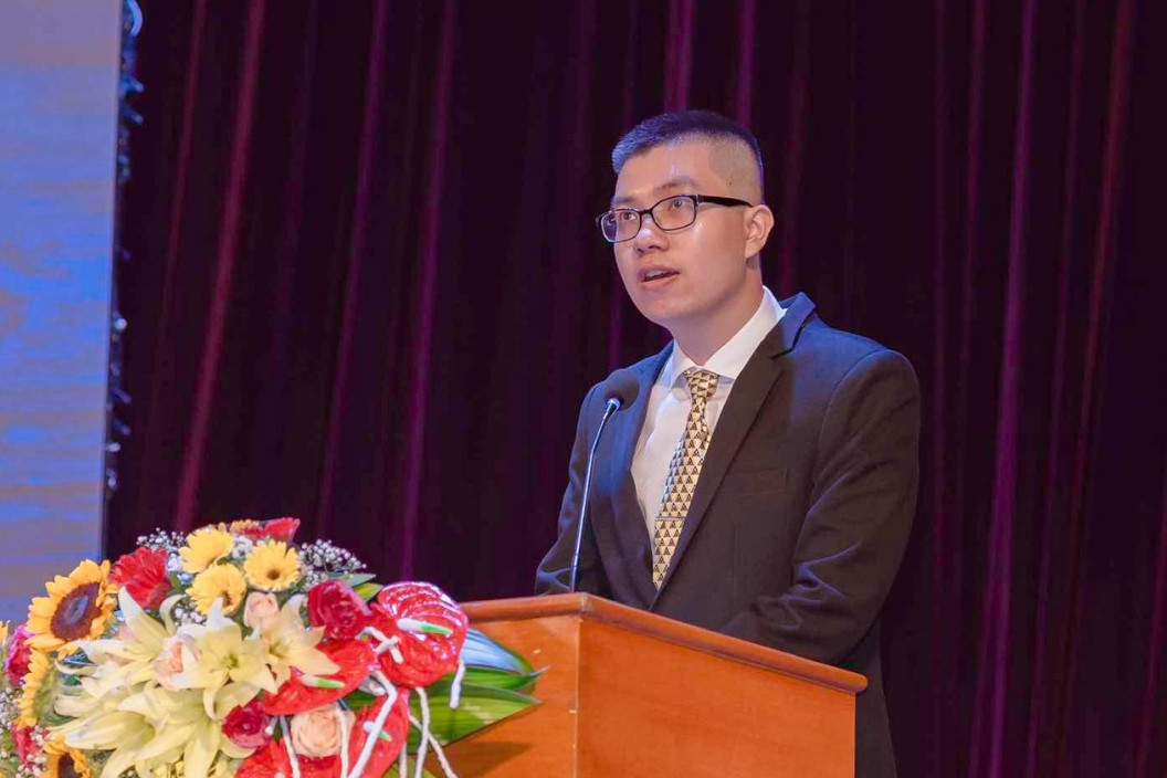 Văn Thành đại diện sinh viên phát biểu khi tốt nghiệp cử nhân tại VNU-UET năm 2023