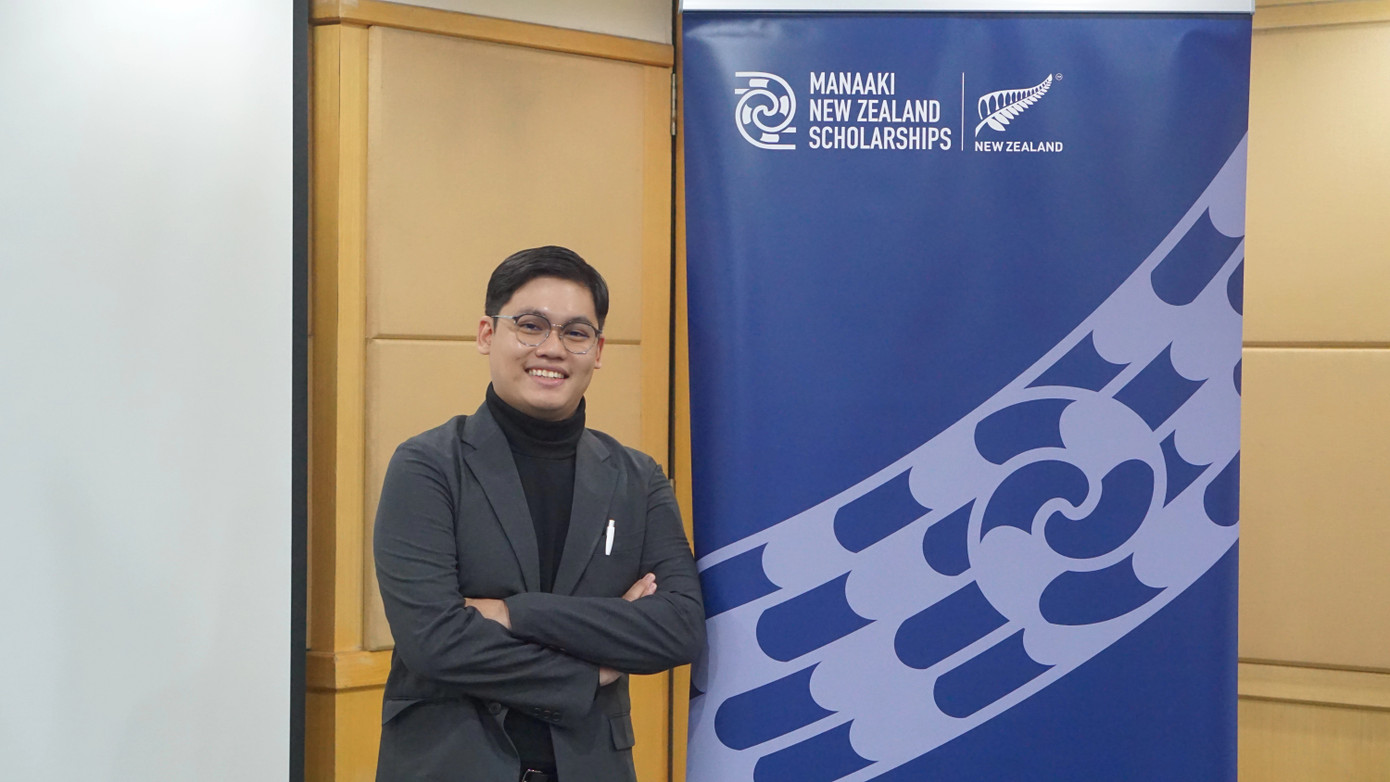 Bá Toàn tham dự buổi Pre-departure briefing.