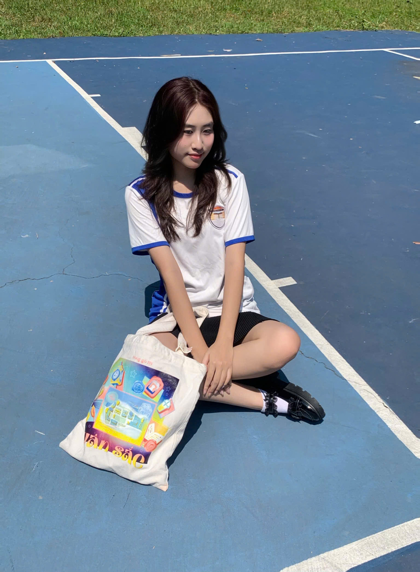 Minh Châu thời còn là học sinh Trường THPT Chuyên Chu Văn An. Minh Châu thời còn là học sinh Trường THPT Chuyên Chu Văn An.