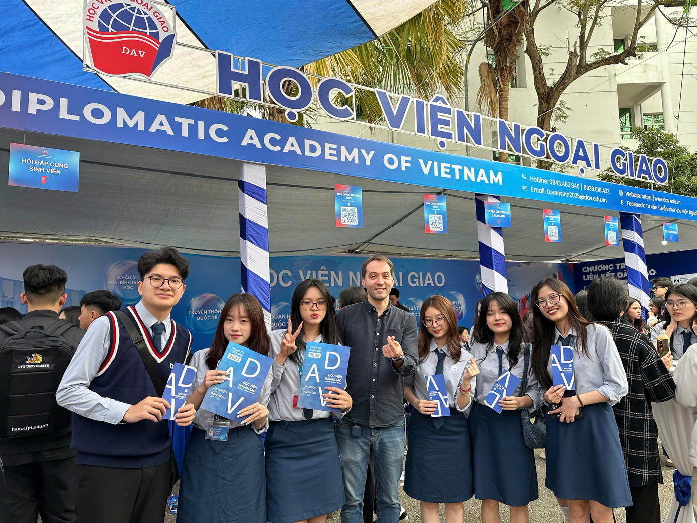 Phương Thùy góp mặt trong những sự kiện lớn của Học viện.