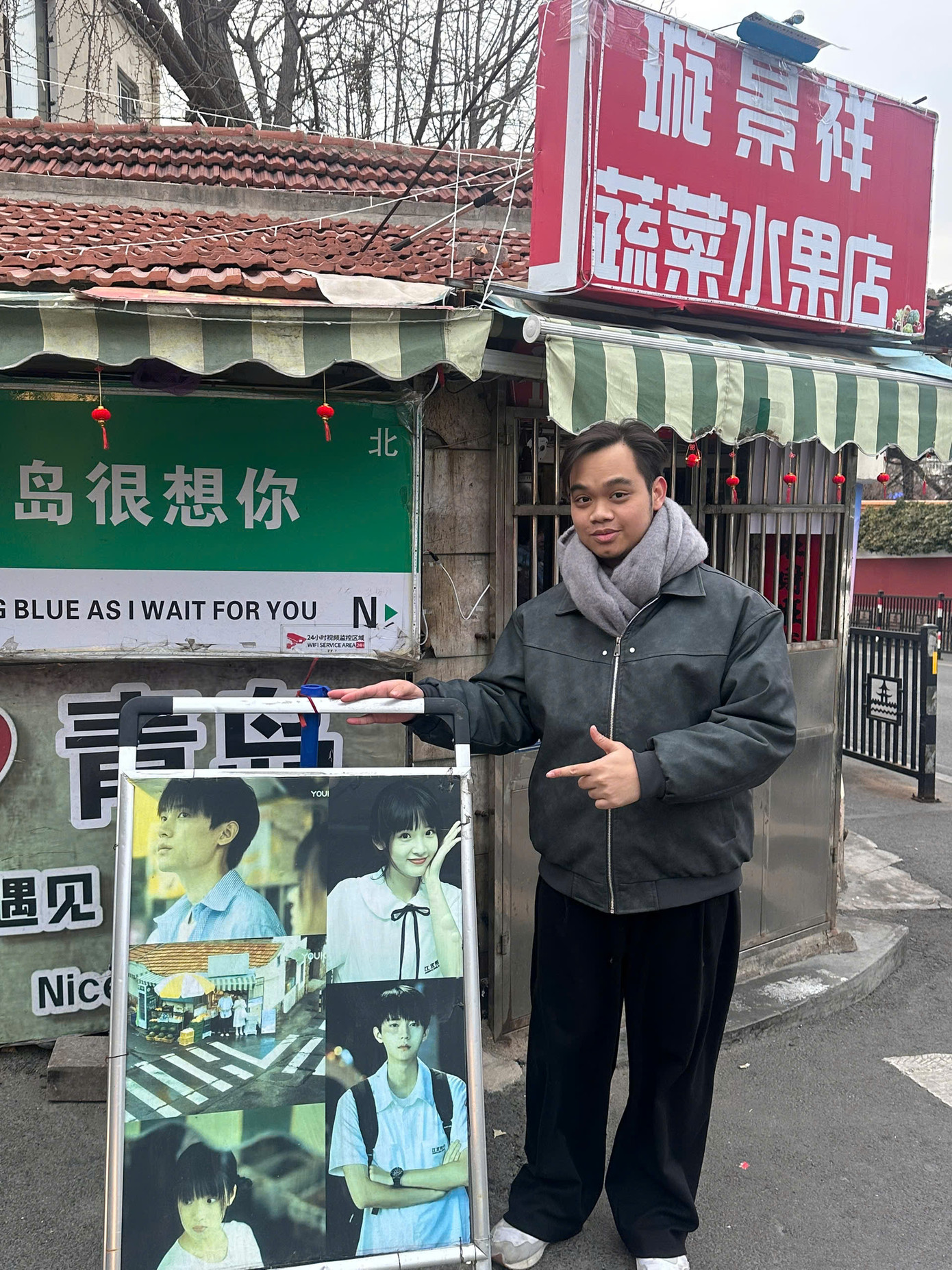 Lê Nhật trong chuyến đi thăm Thanh Đảo, Trung Quốc.