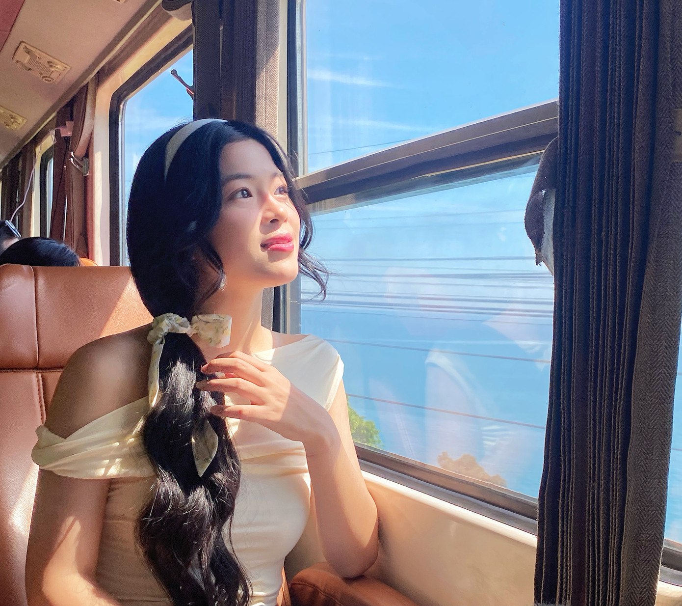 Hà Phương và Huế – một cuộc gặp gỡ đầy duyên phận, nơi tâm hồn yêu xê dịch tìm thấy sự bình yên. Hà Phương và Huế – một cuộc gặp gỡ đầy duyên phận, nơi tâm hồn yêu xê dịch tìm thấy sự bình yên.