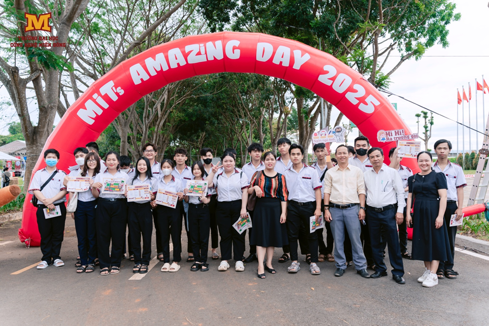 MIT’s Amazing Day 2025 thu hút sự tham gia của hơn 3.000 bạn học sinh đến từ hơn 30 trường THPT.