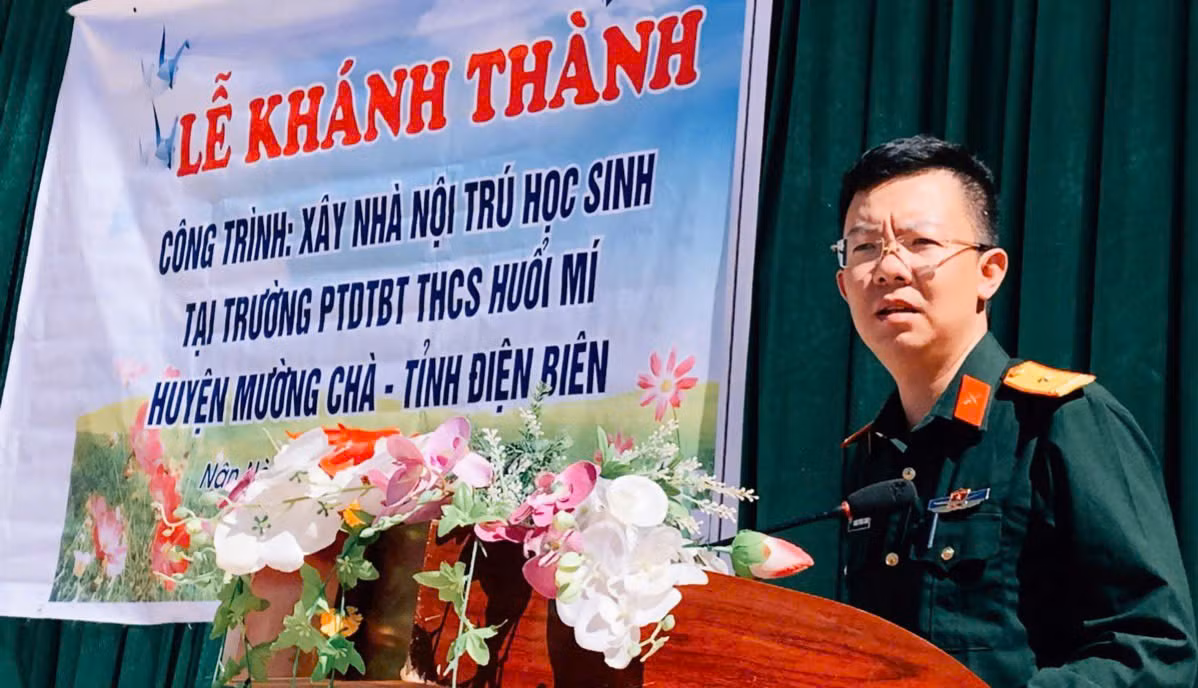 Nhà báo Hoàng Trường Giang phát biểu tại lễ khánh thành công trình nhà nội trú học sinh ở Trường PTDTBT THCS Huổi Mí, huyện Mường Chà, tỉnh Điện Biên. Nhà báo Hoàng Trường Giang phát biểu tại lễ khánh thành công trình nhà nội trú học sinh ở Trường PTDTBT THCS Huổi Mí, huyện Mường Chà, tỉnh Điện Biên.
