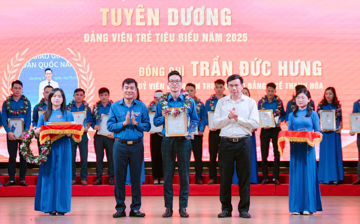 Giảng viên Trần Đức Hưng được tuyên dương “Đảng viên trẻ tiêu biểu” năm 2025.