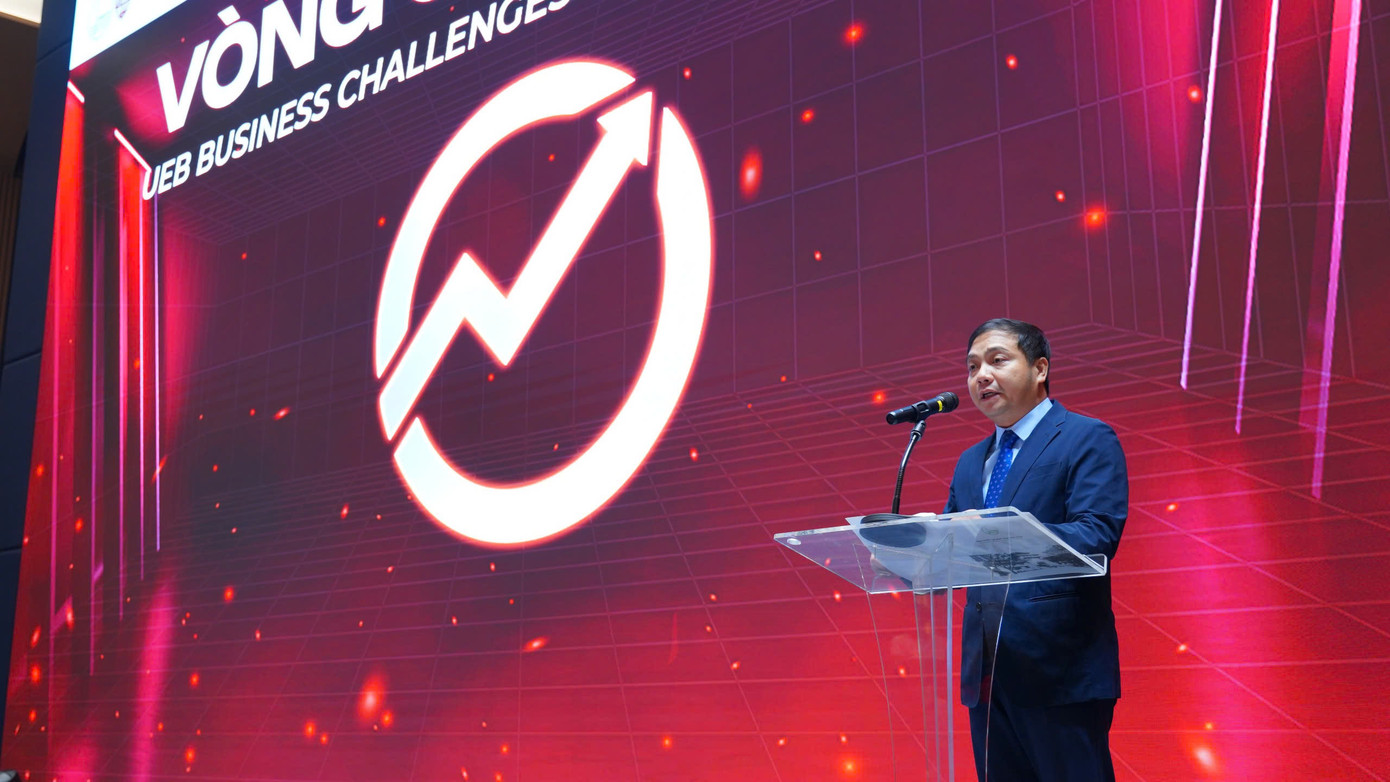 PGS, TS. Đào Thanh Trường – Phó Giám đốc ĐHQGHN phát biểu tại sự kiện, khẳng định vai trò của cuộc thi như một diễn đàn học thuật uy tín, kết nối khát vọng đổi mới sáng tạo với tinh thần chinh phục thử thách của giới trẻ toàn cầu.