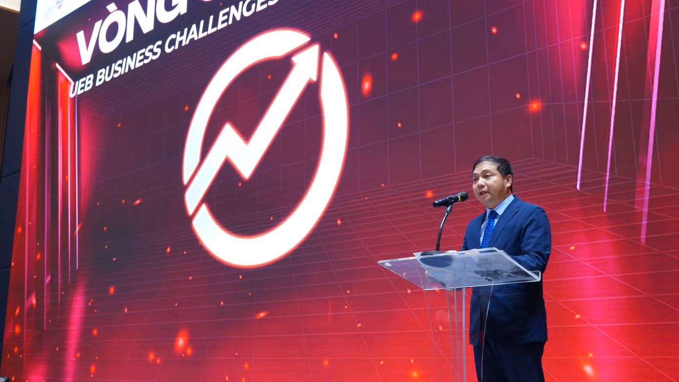 PGS, TS. Đào Thanh Trường – Phó Giám đốc ĐHQGHN phát biểu tại sự kiện, khẳng định vai trò của cuộc thi như một diễn đàn học thuật uy tín, kết nối khát vọng đổi mới sáng tạo với tinh thần chinh phục thử thách của giới trẻ toàn cầu. PGS, TS. Đào Thanh Trường – Phó Giám đốc ĐHQGHN phát biểu tại sự kiện, khẳng định vai trò của cuộc thi như một diễn đàn học thuật uy tín, kết nối khát vọng đổi mới sáng tạo với tinh thần chinh phục thử thách của giới trẻ toàn cầu.