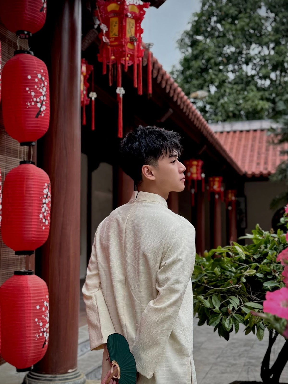 Không chờ đến khi đủ tự tin mới bắt đầu, Hùng Anh chọn dấn thân trước – vì anh tin rằng: cứ đi rồi sẽ đến. Không chờ đến khi đủ tự tin mới bắt đầu, Hùng Anh chọn dấn thân trước – vì anh tin rằng: cứ đi rồi sẽ đến.