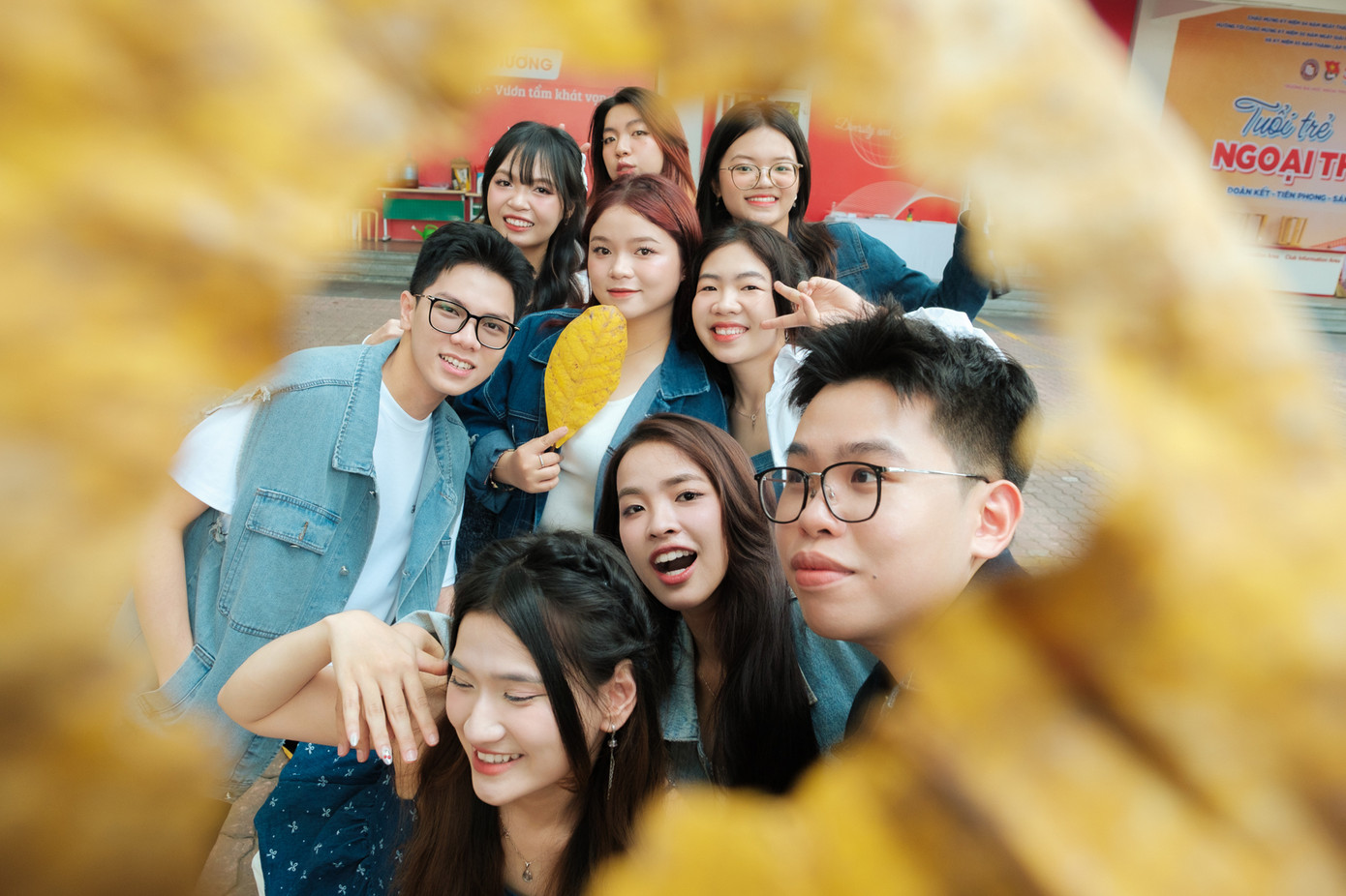 Dù không thể quay lại, nhưng chỉ cần mở album ấy ra, bạn sẽ thấy: thanh xuân vẫn ở đó – dịu dàng mỉm cười với chúng ta.