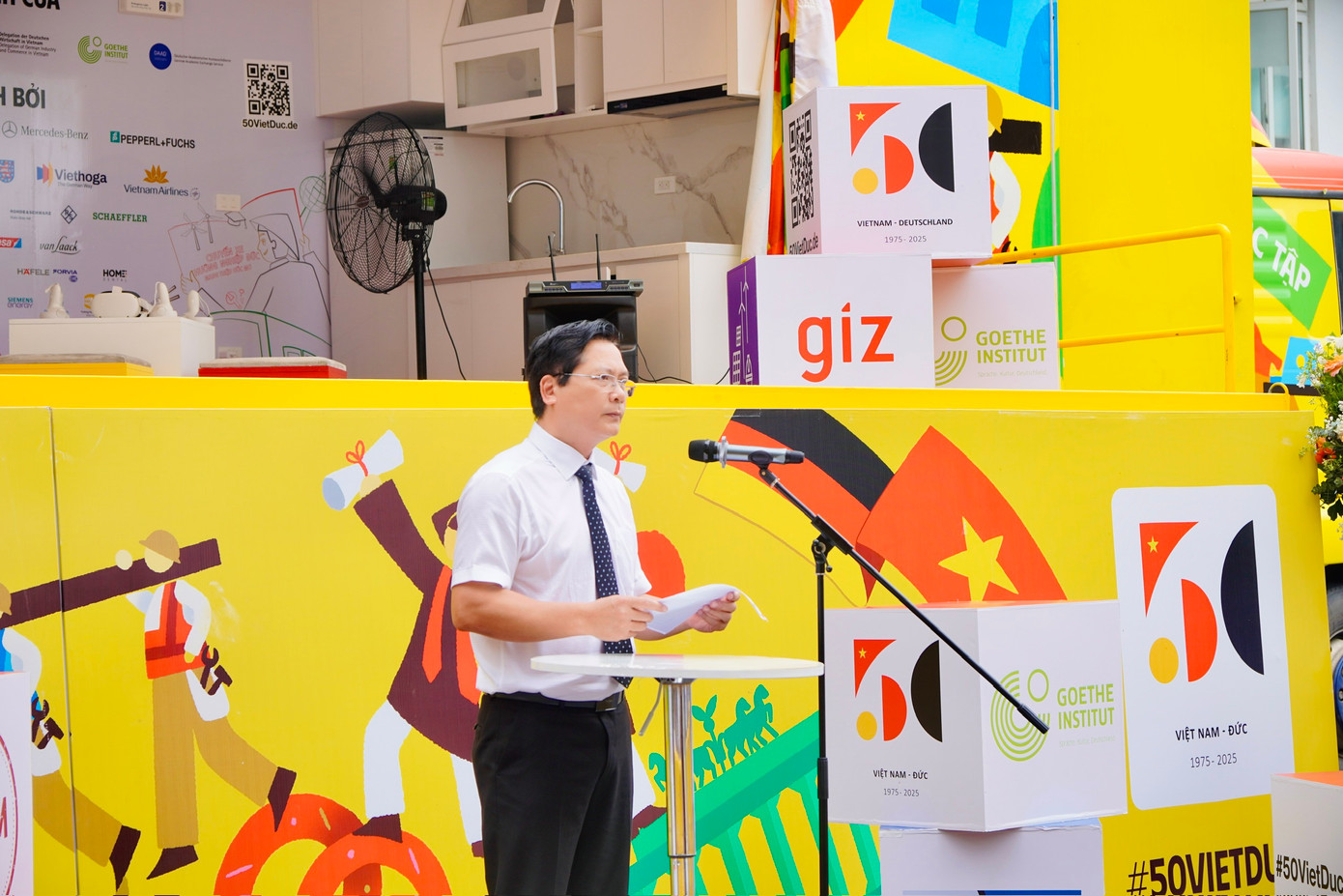 Ông Đoàn Minh Thắng - Phó Giám đốc Sở Giáo dục và Đào tạo thành phố Huế phát biểu. Ông Đoàn Minh Thắng - Phó Giám đốc Sở Giáo dục và Đào tạo thành phố Huế phát biểu.