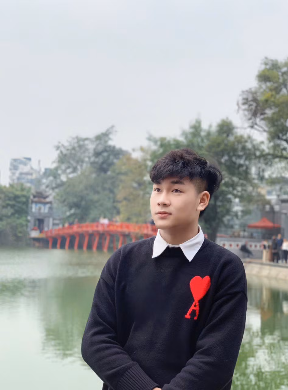 Chiến Thắng chọn ngành Quản trị Dịch vụ và Lữ hành, vì nhận thấy đây là lĩnh vực có thể phát huy niềm đam mê và phát triển nghề nghiệp lâu dài.