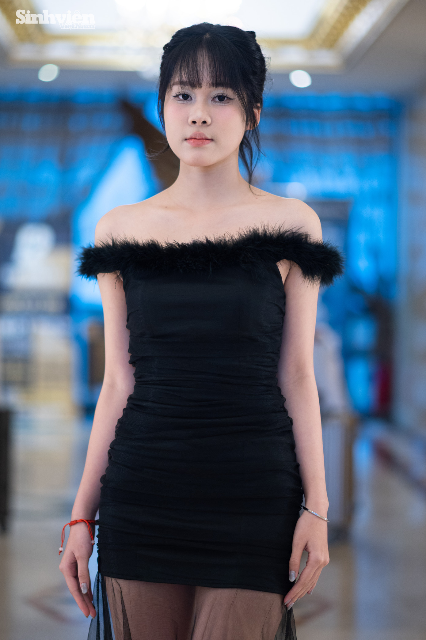 Nguyễn Thị Hương - Sinh viên năm nhất Trường Đại học Khoa học - Đại học Thái Nguyên cho biết, đây là một cơ hội quý giá để cô bạn có thể thử thách chính mình, vượt qua vùng an toàn của bản thân và trau dồi nhiều kỹ năng. Cô nàng cũng bày tỏ sự biết ơn sâu sắc đến các thầy cô và anh chị trong trường đã kết nối, động viên và hướng dẫn tận tình khi đến với cuộc thi.