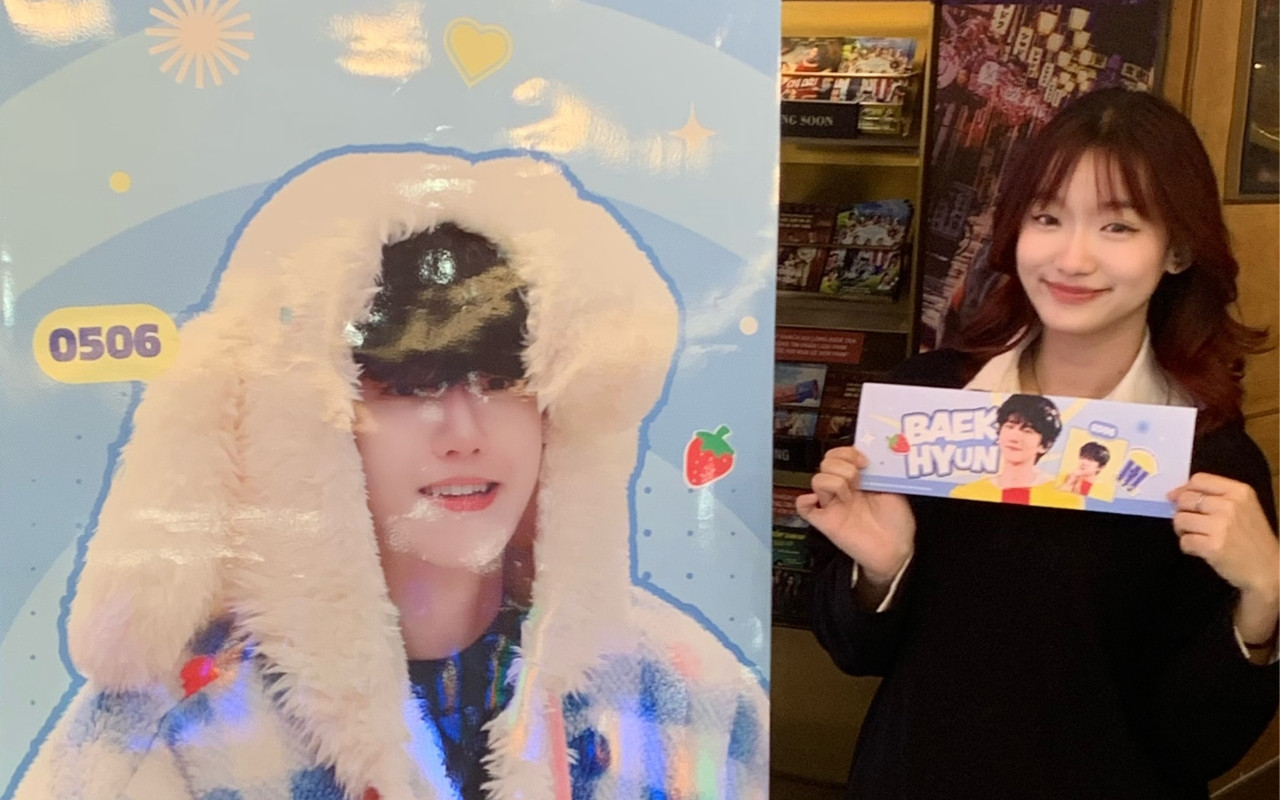 Thuỷ Tiên đi “đu idol”, tại một buổi họp fan Baekhyun.