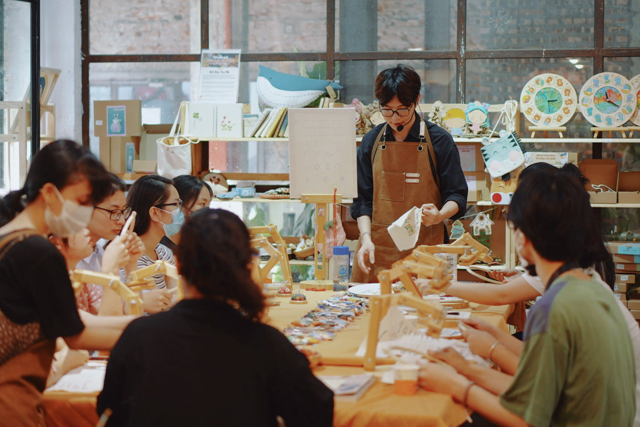 Workshop thêu tay miễn phí là cơ hội trải nghiệm thú vị dành cho người trẻ. Workshop thêu tay miễn phí là cơ hội trải nghiệm thú vị dành cho người trẻ.