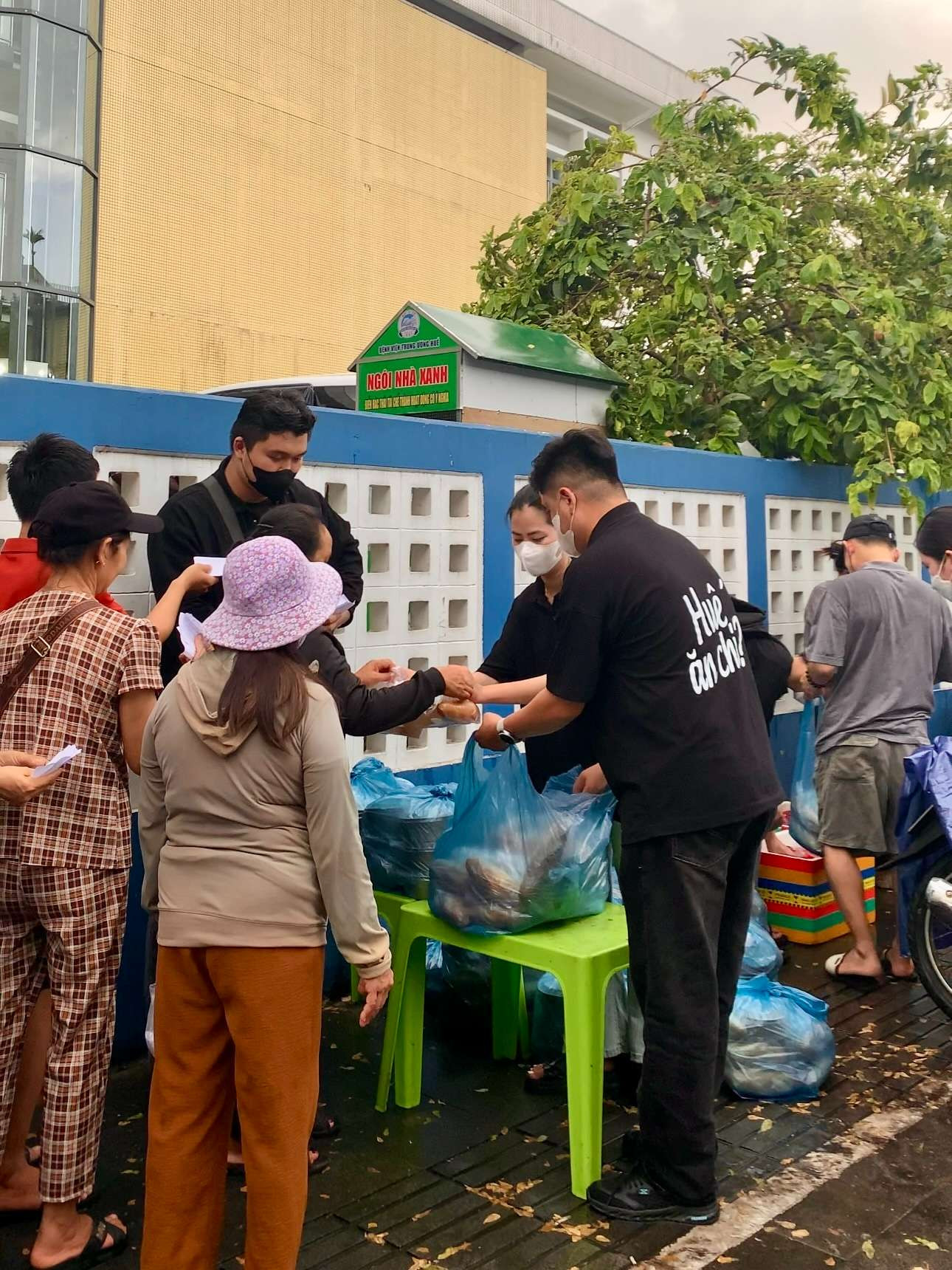 Những món ăn giản dị nhưng tràn ngập tình cảm trao đến người cần.