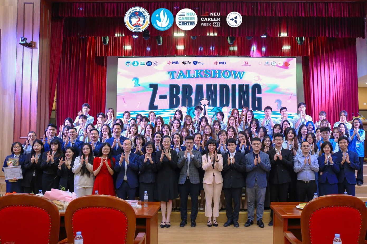 Hồng Quân cùng tập thể tại Talkshow Z-Branding.