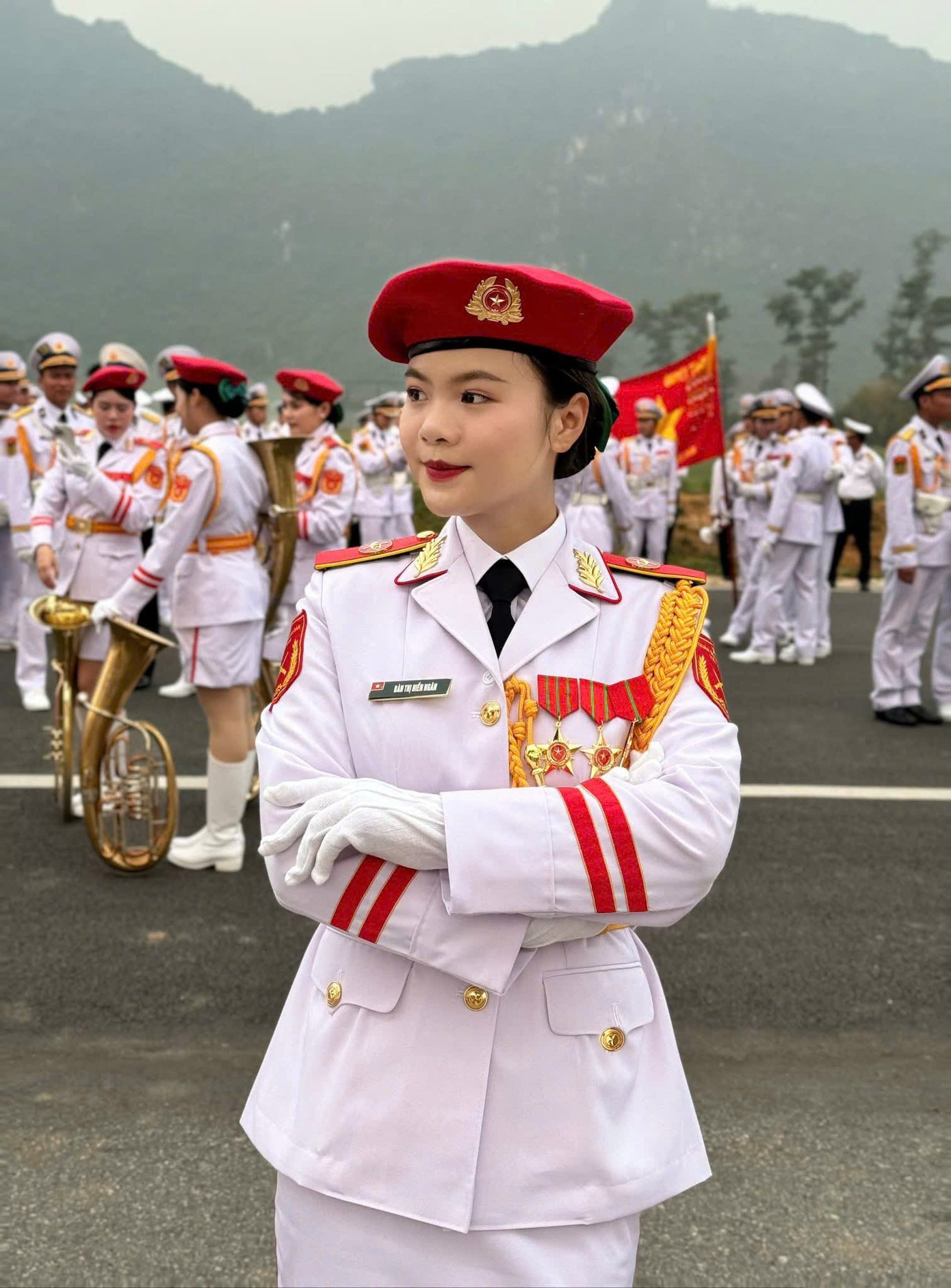 Trung úy Hiền Ngân vinh dự là một trong những đại diện cho lực lượng Bộ đội Biên phòng tỉnh Sơn La tham gia lễ diễu binh.