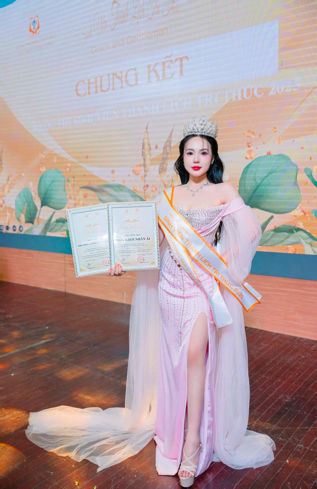 Lý Mai Phương: Nữ sinh Trường Y xuất sắc giành giải Á khôi sinh viên thanh lịch ảnh 5 Lý Mai Phương: Nữ sinh Trường Y xuất sắc giành giải Á khôi sinh viên thanh lịch ảnh 5