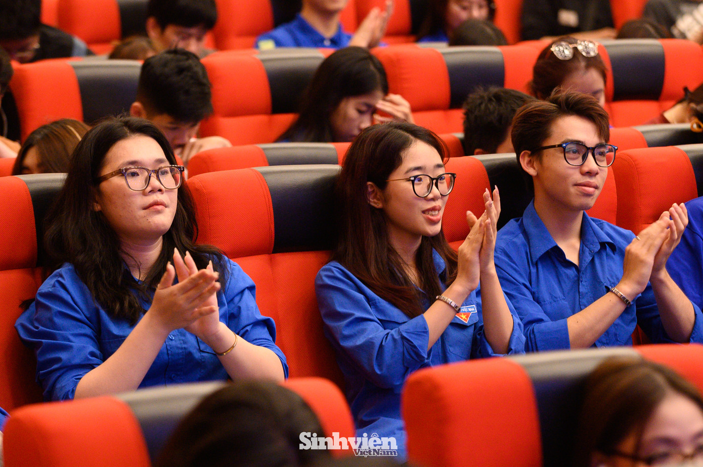 Tinh thần học tập sôi nổi tại Toạ đàm. Tinh thần học tập sôi nổi tại Toạ đàm.