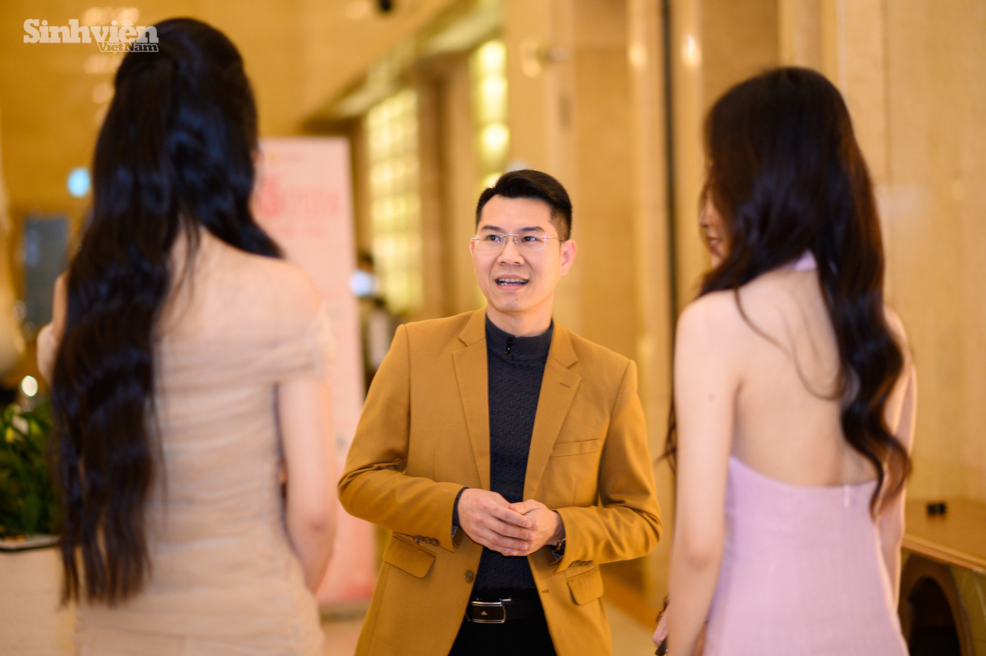 Thầy Nguyễn Quang Điều cho rằng, cuộc thi Hoa hậu Sinh viên Việt Nam là một cơ hội hiếm có để các bạn được tiếp cận, học hỏi, rèn luyện kiến thức, kỹ năng, và phát triển bản thân một cách toàn diện. Thầy Nguyễn Quang Điều cho rằng, cuộc thi Hoa hậu Sinh viên Việt Nam là một cơ hội hiếm có để các bạn được tiếp cận, học hỏi, rèn luyện kiến thức, kỹ năng, và phát triển bản thân một cách toàn diện.