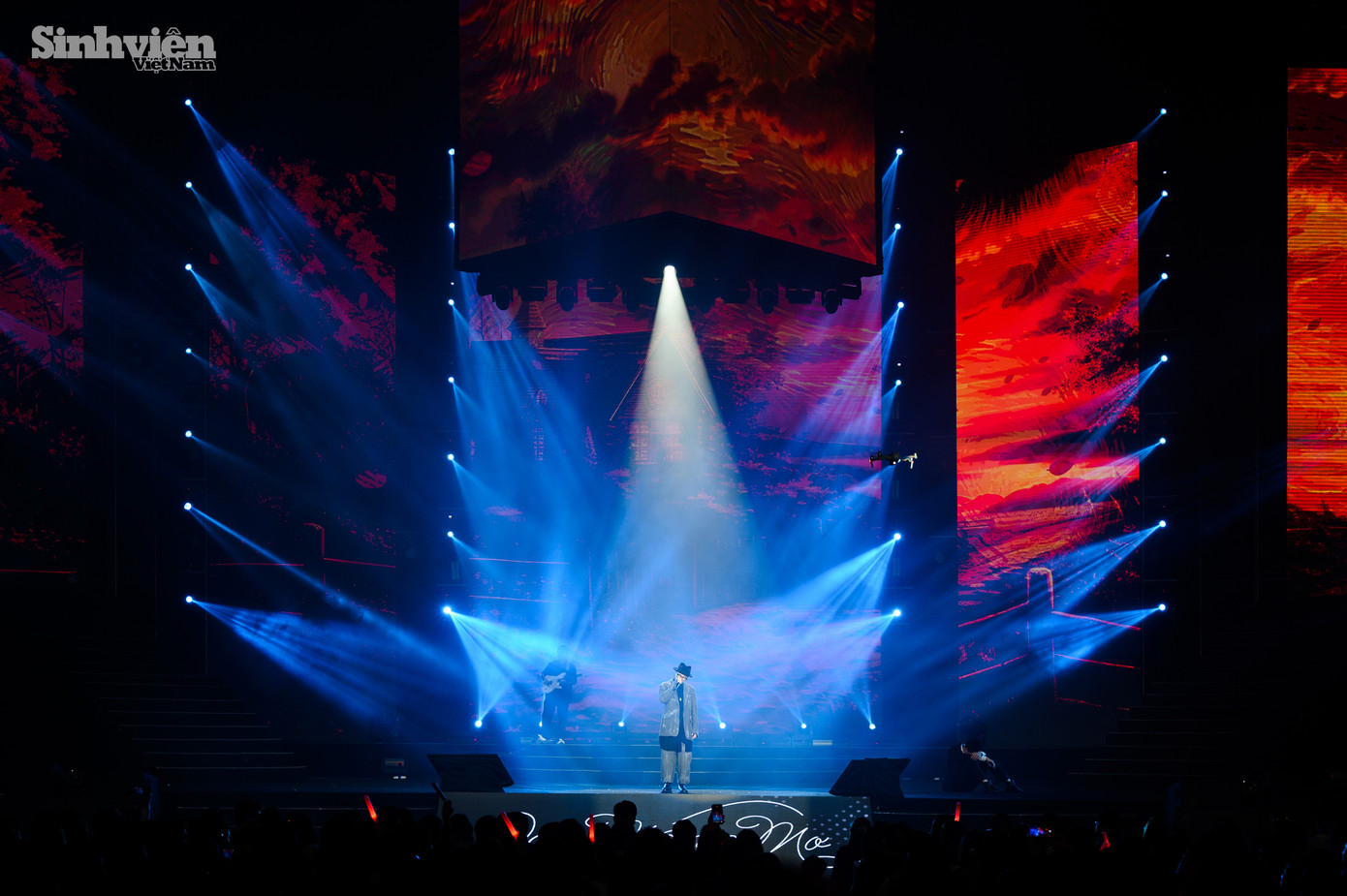 &apos;Anh tài&apos; Hà Lê quay trở lại Dốc Mộng Mơ với ca khúc Nằm mơ giữa ban ngày, Sống như những đoá hoa...