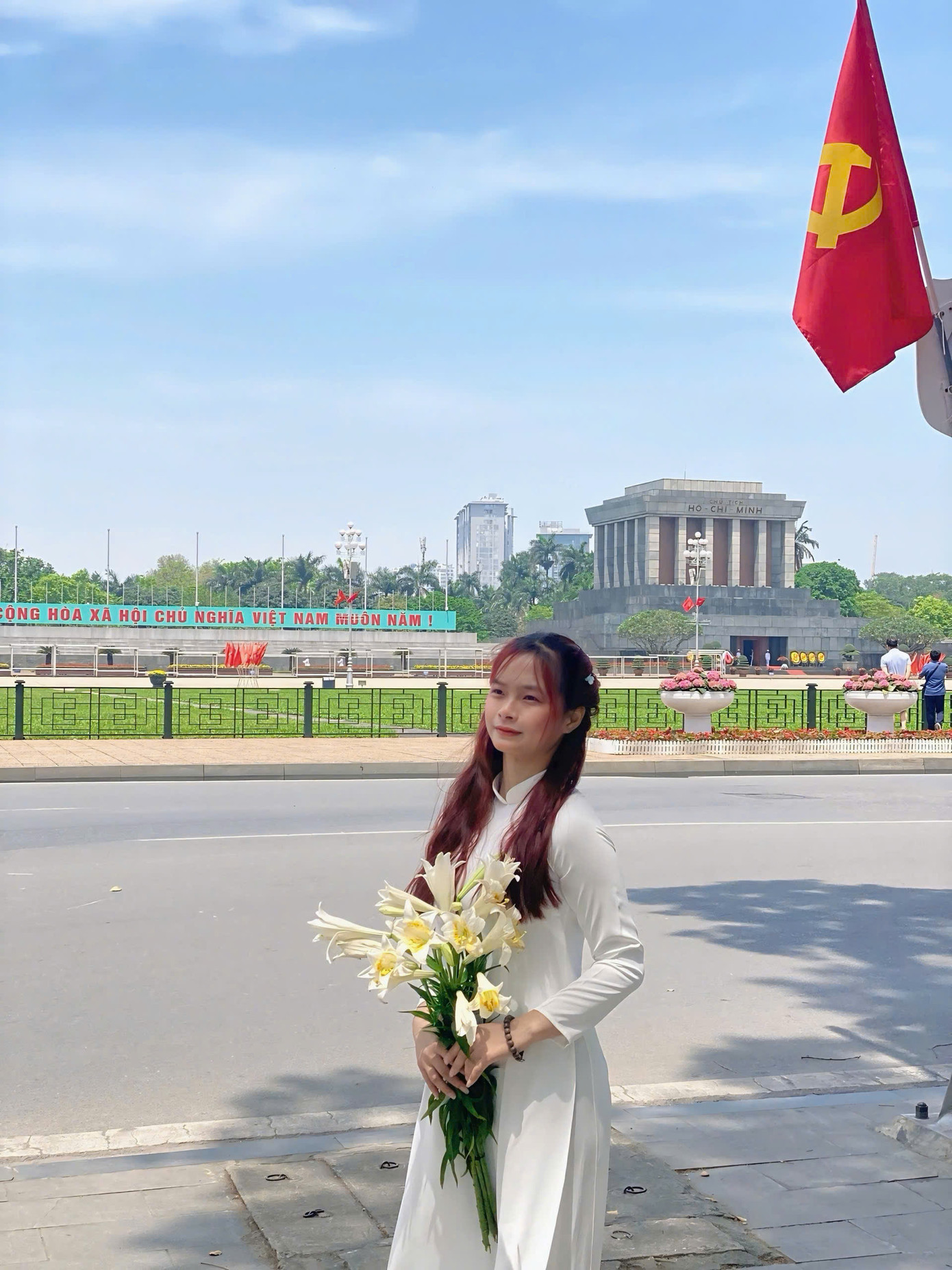 Âu Thị Thu Hà, sinh viên năm nhất Trường Đại học Thành Đông, gửi gắm thông điệp: “Phải sống có trách nhiệm hơn với Tổ quốc”. Âu Thị Thu Hà, sinh viên năm nhất Trường Đại học Thành Đông, gửi gắm thông điệp: “Phải sống có trách nhiệm hơn với Tổ quốc”.