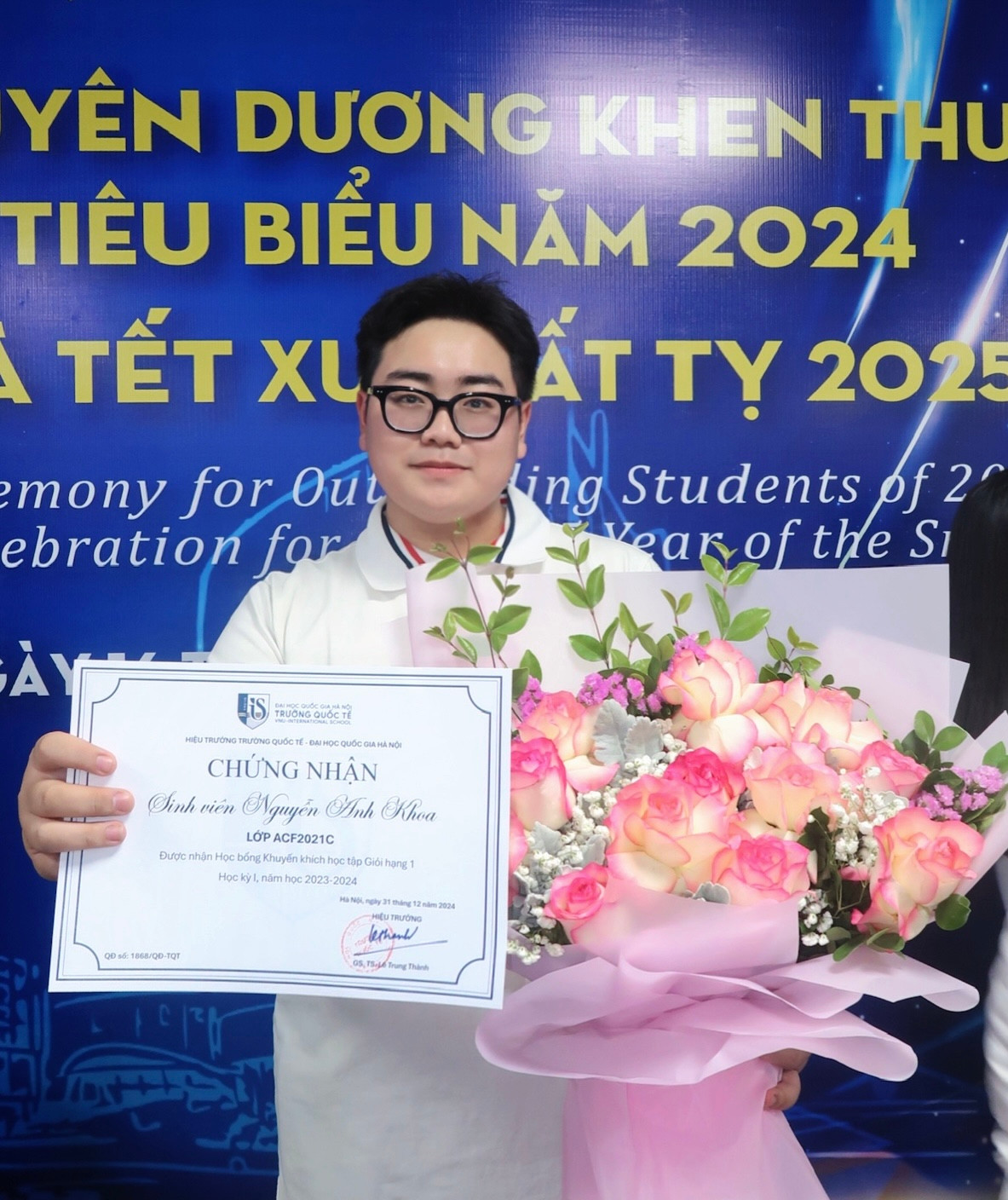 Anh Khoa đạt học bổng loại Giỏi hạng Nhất năm 2023 - 2024 của Trường Quốc tế.