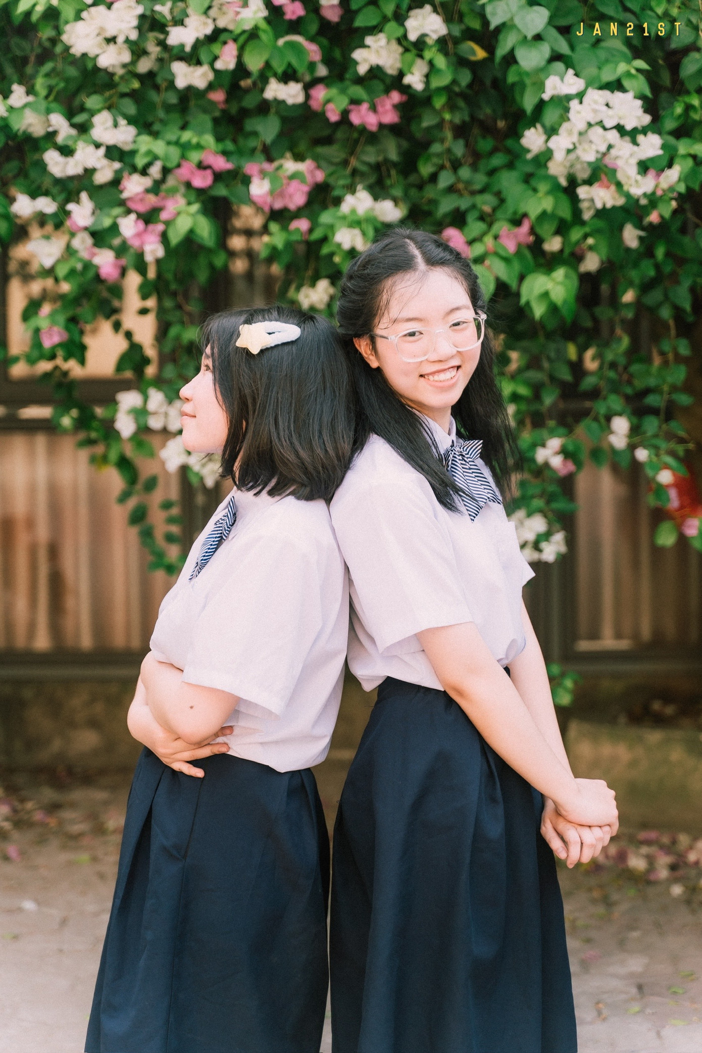 Ngọc Mai chụp ảnh cùng bạn trong lớp chuyên Văn. Ngọc Mai chụp ảnh cùng bạn trong lớp chuyên Văn.