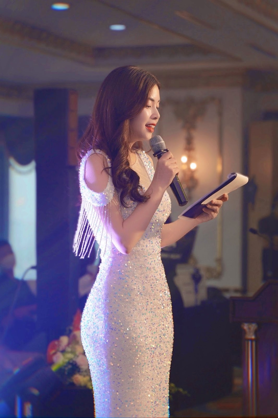 Hình ảnh Quỳnh Anh làm MC tại VTC1 trước khi chuyển sang lĩnh vực Marketing để tìm kiếm thách thức mới.